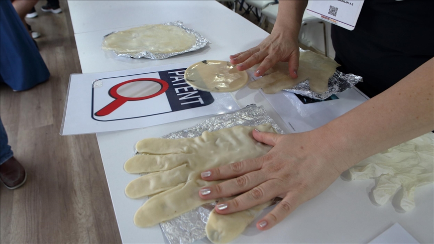 Öğrenciler pirinç kabuğundan ürettikleri malzemeyle plastiğe rakip olmak istiyor