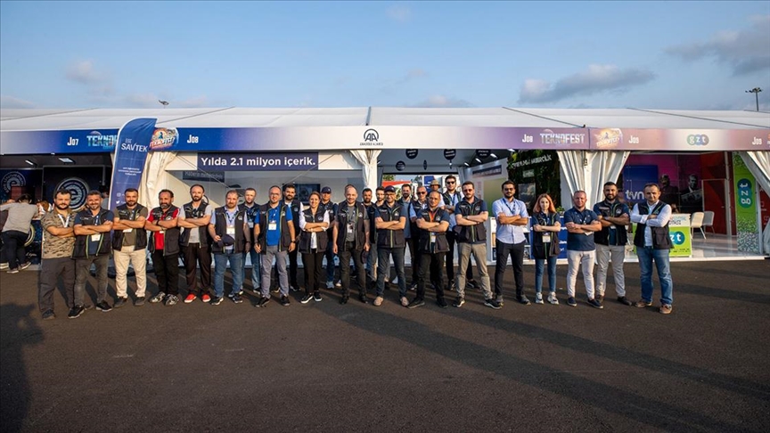 AA Genel Müdür Yardımcıları TEKNOFEST'teki AA standında görev yapanlarla sohbet etti