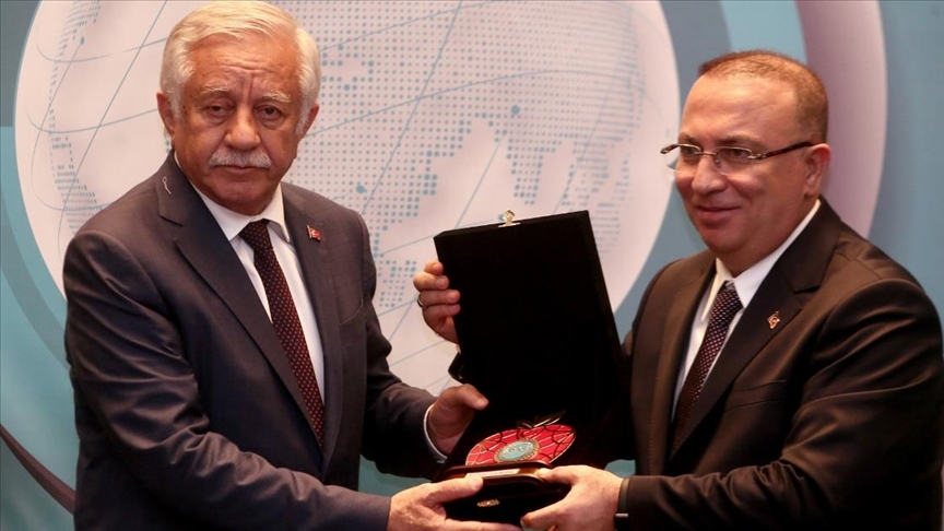MHP'nin 'Geleceğin Ekonomi Vizyonu' ve 'Türk Kuşağı: Türkiye'nin Büyük Stratejisi' kitapları tanıtıldı