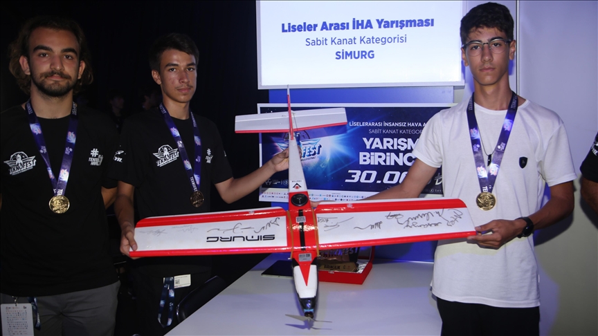 "Liseler Arası İHA Yarışması Sabit Kanat Kategorisi"nin birincisi "Simurg" takımı oldu