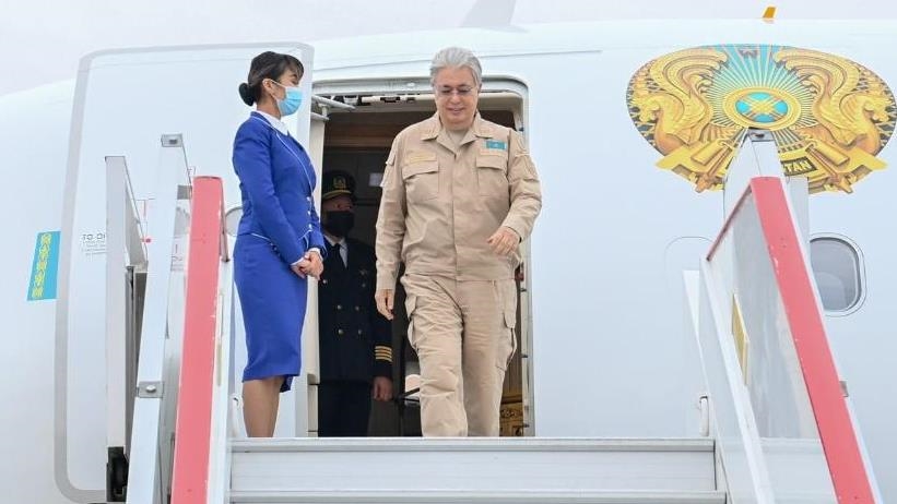 Токаев прибыл в Костанайскую область для оценки работ по борьбе с пожарами
