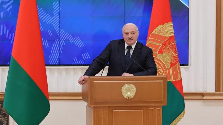 Лукашенко: Напряженность вблизи границ Беларуси постоянно усиливается