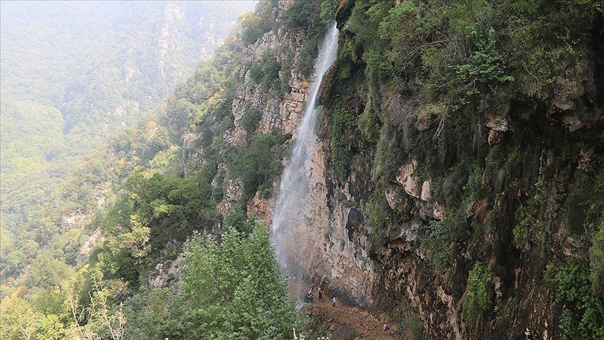 Hatay'daki Şarlayan Şelalesi doğaseverleri ağırladı