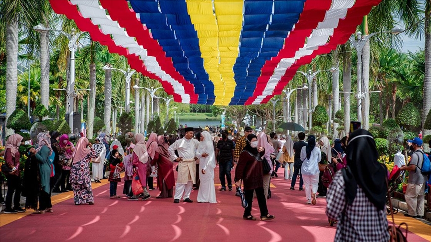 Malezya'daki çiçek festivali, farklı türden 400 binden fazla çiçeğe ev sahipliği yapıyor