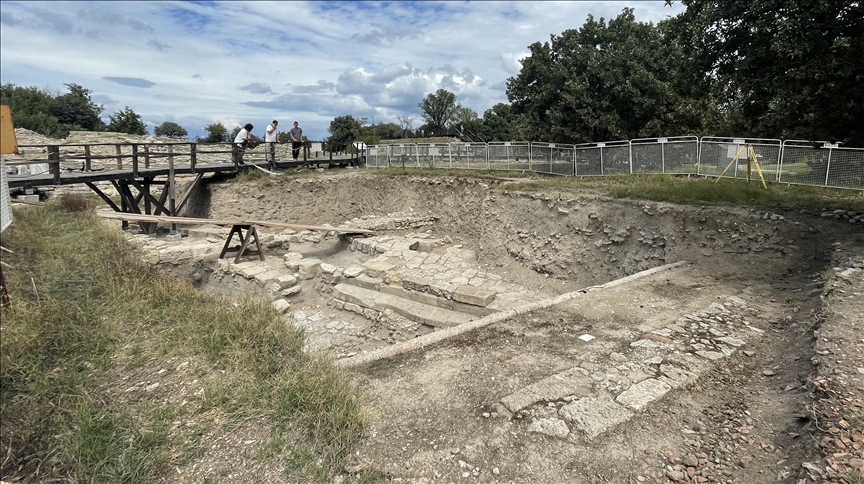 Archeologists in Troy uncover new traces of links with Anatolian culture
