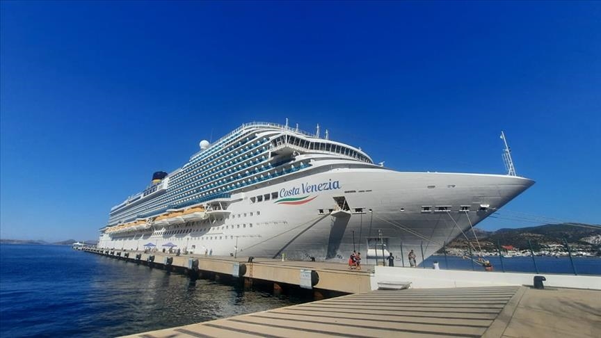 В турецкий Бодрум прибыл круизный лайнер Costa Venezia 