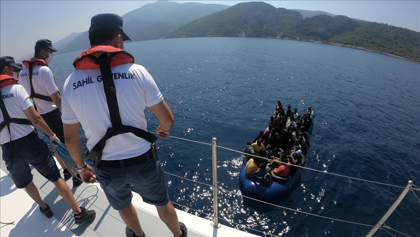 У берегов турецкого Кушадасы спасены 45 нелегальных мигрантов