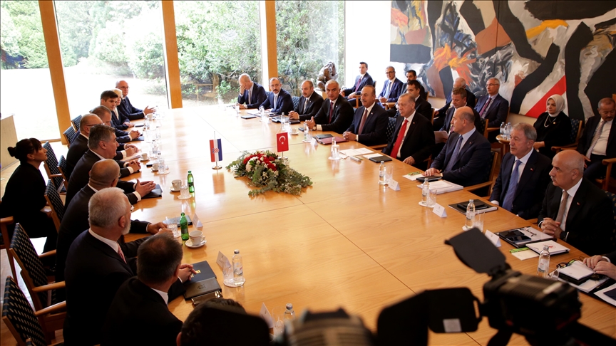 Erdogan i Milanović na sastanku državnih delegacija u Zagrebu