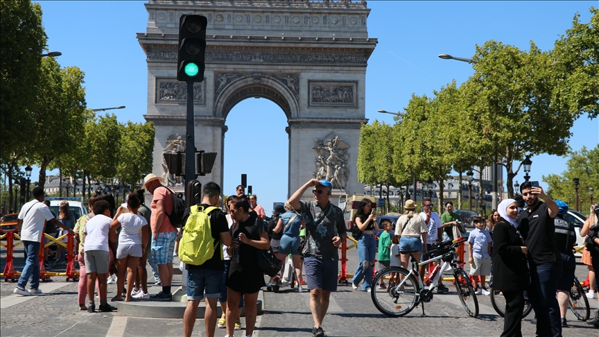 French households increasingly worried about poverty: Report