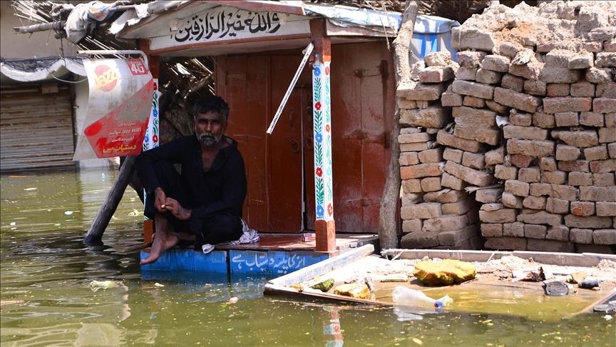 Death toll from Pakistan floods rises to nearly 1,400