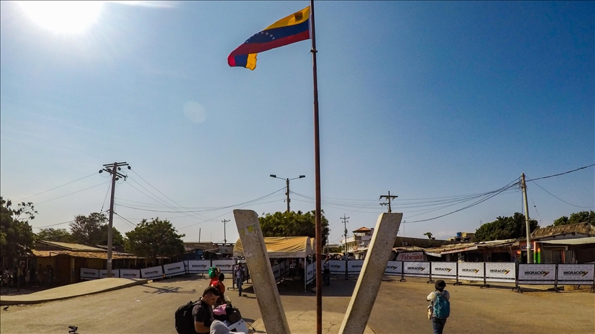 Colombia, Venezuela to reopen borders, resume flights this month