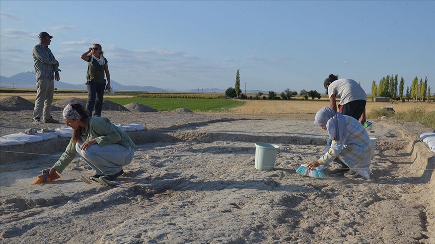 Karaman Canhasan Höyükleri'nde 50 yıl aranın ardından tekrar kazı çalışmaları başladı