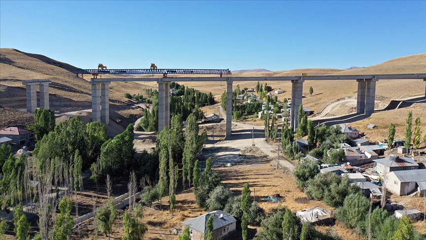Kışın sürücüleri rahatlatacak Ağrı'daki kara yolunun yapımında sona yaklaşıldı