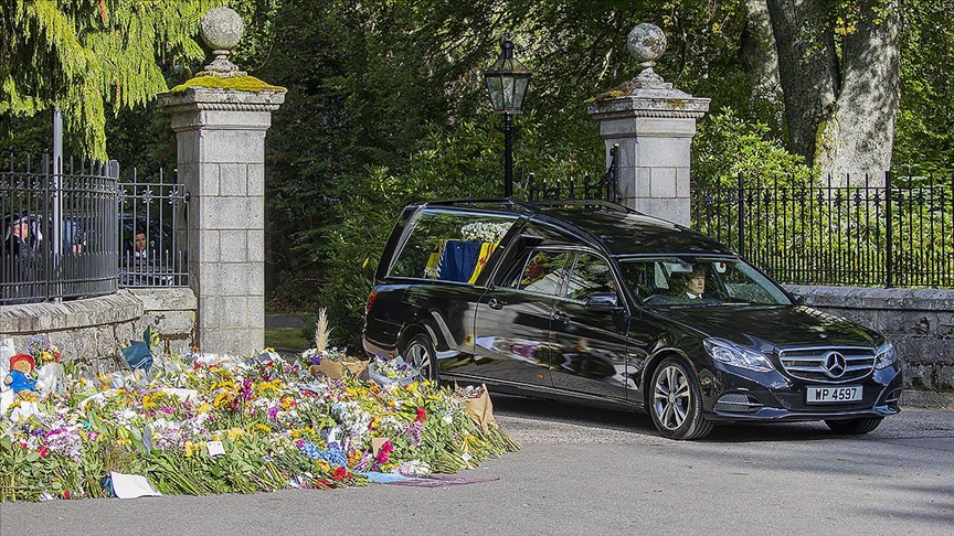 Kraliçe 2. Elizabeth'in cenazesi Balmoral Kalesi'nden Edinburgh'a doğru yola çıktı