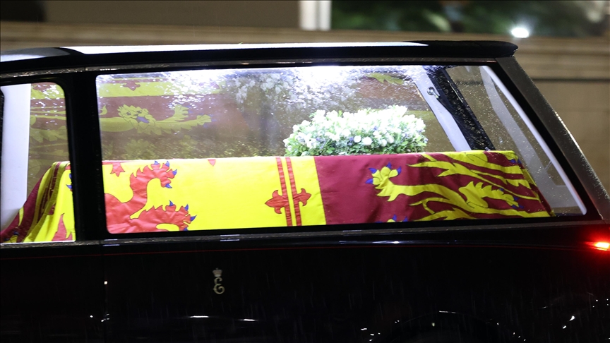 İngiltere Kraliçesi 2. Elizabeth'in naaşı Londra'ya getirildi