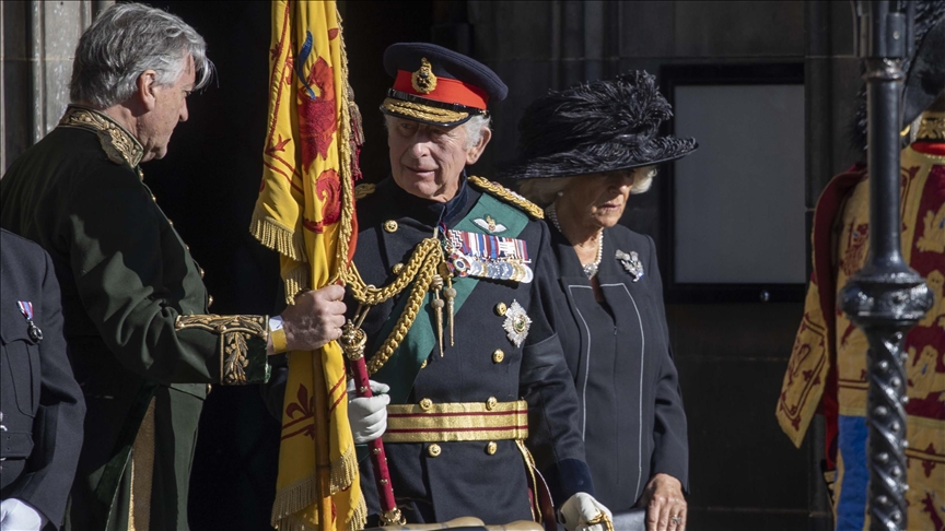 King Charles leads siblings in holding vigil beside Queen’s coffin in Edinburgh