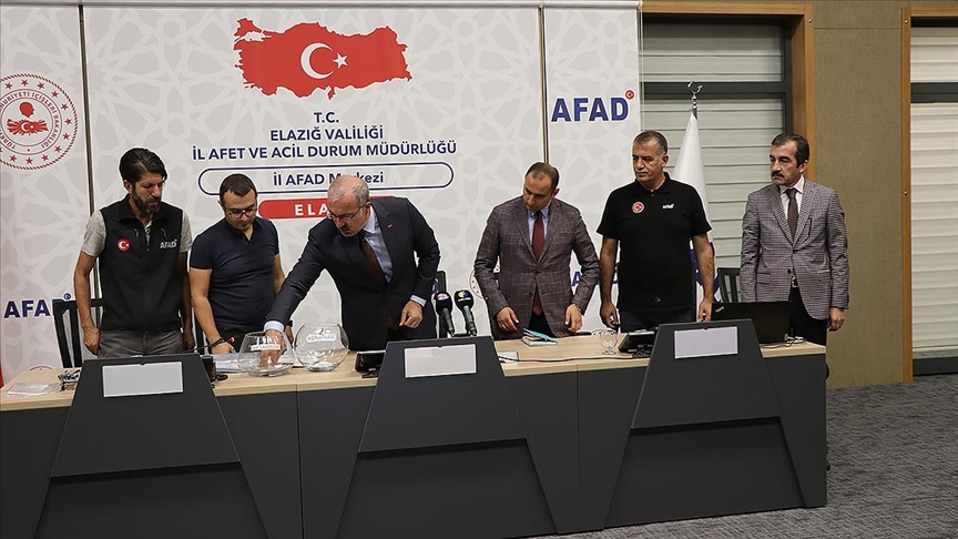 Elazığ'da depremden etkilenen 74 hak sahibi için kura çekildi