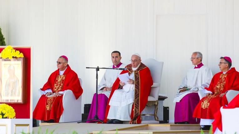 Папа Римский призвал молиться за мир между Азербайджаном и Арменией 