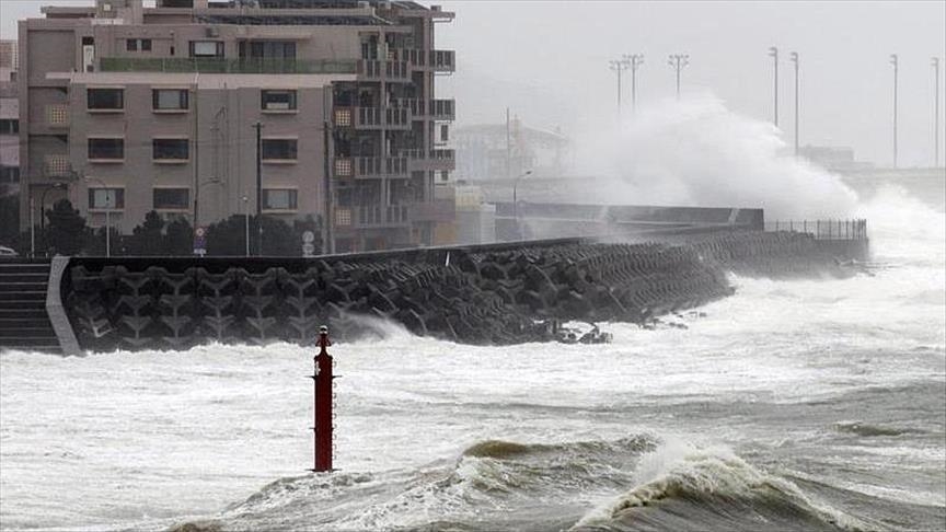 Thousands relocated, flights canceled as typhoon Muifa heads to eastern China