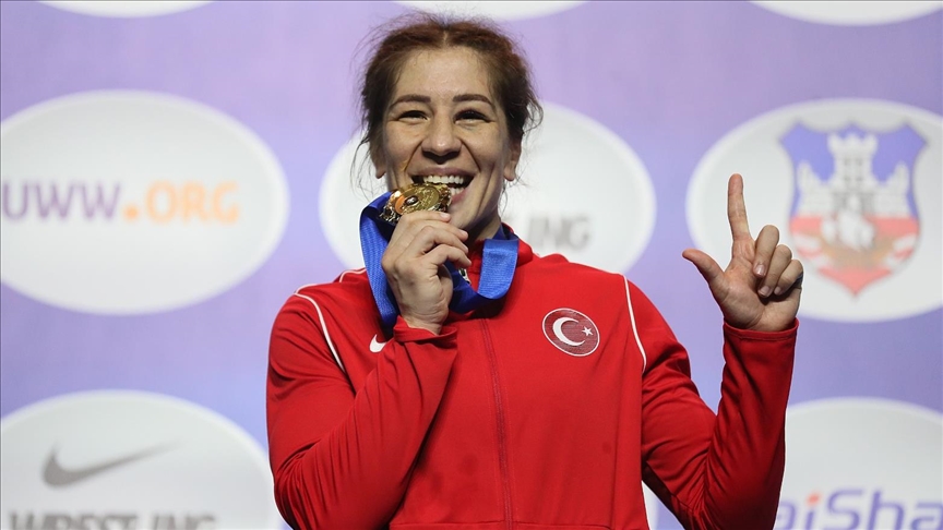Yasemin Adar Yiğit Sözleşme Yeniledi