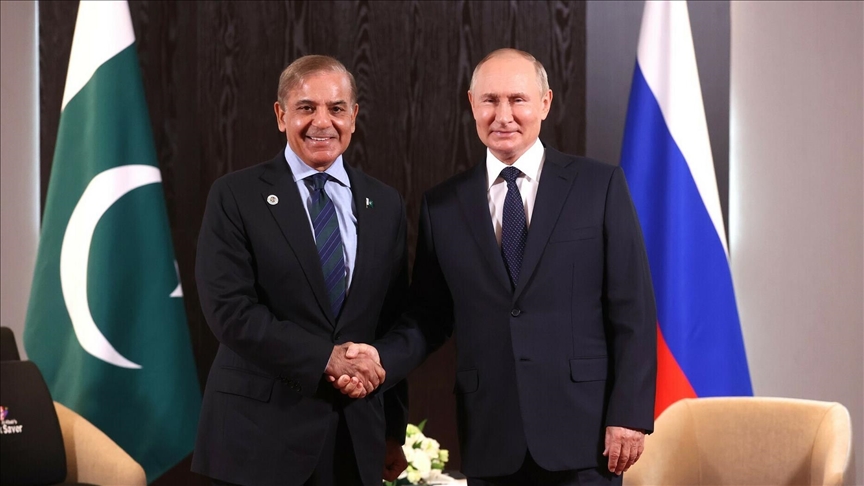 Putin meets with Pakistani premier in Samarkand, offers pipeline gas supplies