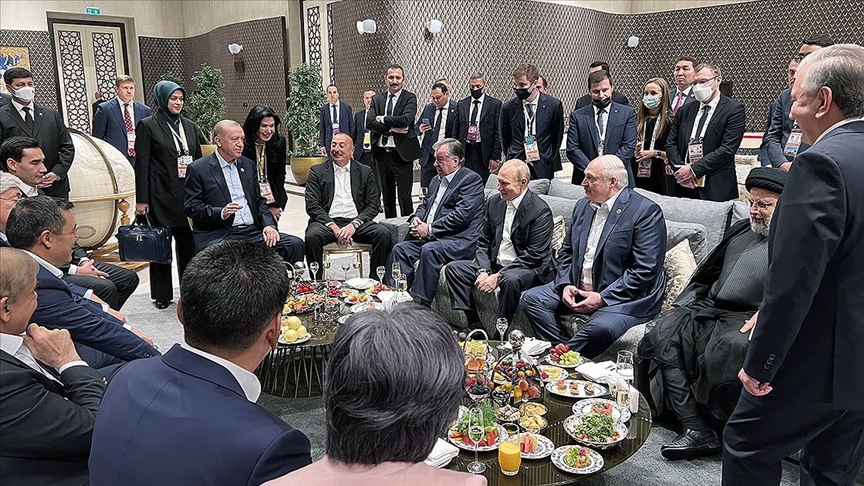 Cumhurbaşkanı Erdoğan, "Ebedi Şehir"de ŞİÖ Zirvesi'ne katılan liderlerle  sohbet etti