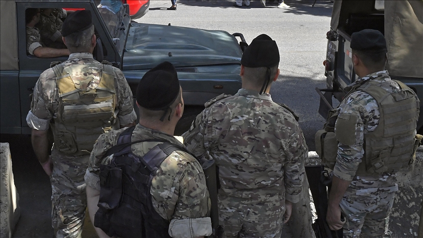 Lebanese man surrenders after demanding his savings from bank at gunpoint