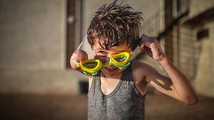 Syrian amputee children turn to swimming to help them forget about civil war