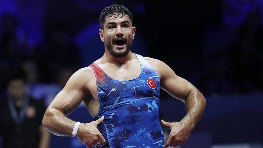 Таха Акгюль стал трехкратным чемпионам мира по борьбе