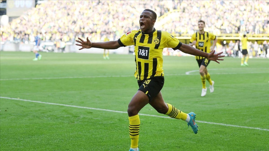Borussia Dortmund win Ruhr derby in Bundesliga - Anadolu Agency | English