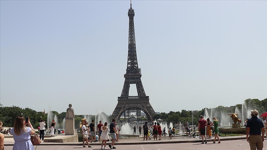 Paris gün içinde araç trafiğine kapatıldı