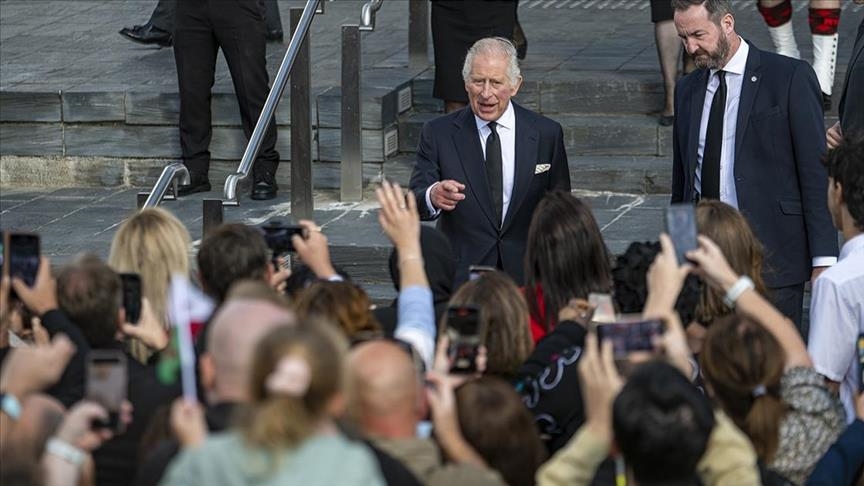 الملك تشارلز يصل قصر باكنغهام للقاء عدد من قادة العالم 