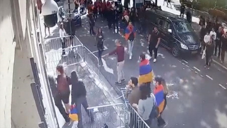 L’ambassade d’Azerbaïdjan en France attaquée par des activistes arméniens