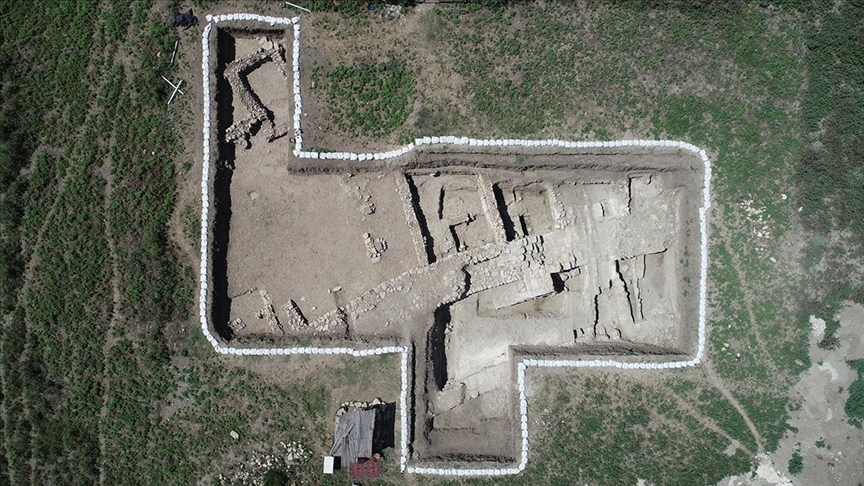 Sirkeli Höyüğü'nde Tunç ve Demir çağlarına ait kalıntılar gün yüzüne çıkarılıyor