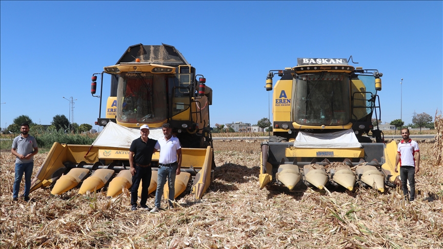 Seyyar biçerdöverciler il il gezerek hasat yapıyor  