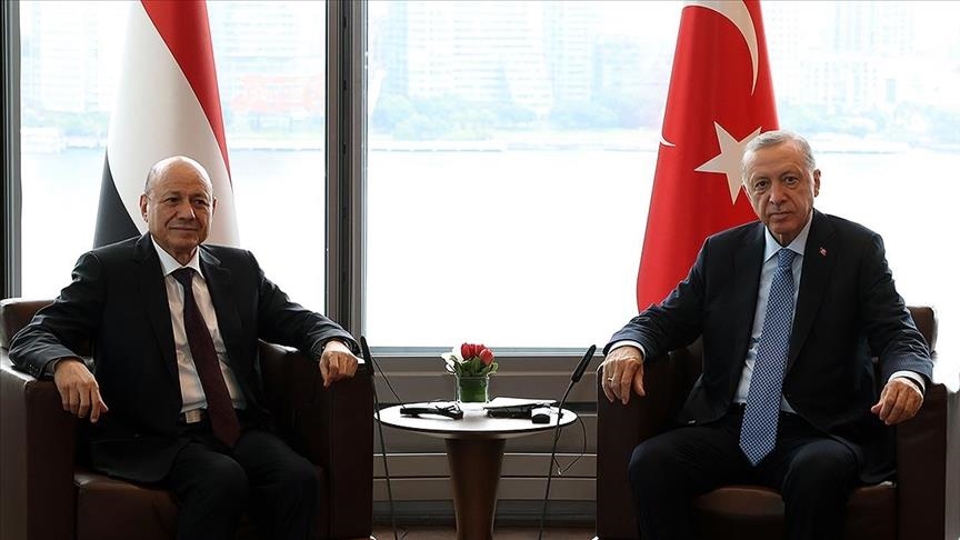 نيويورك.. أردوغان يلتقي رئيس مجلس القيادة الرئاسي اليمني