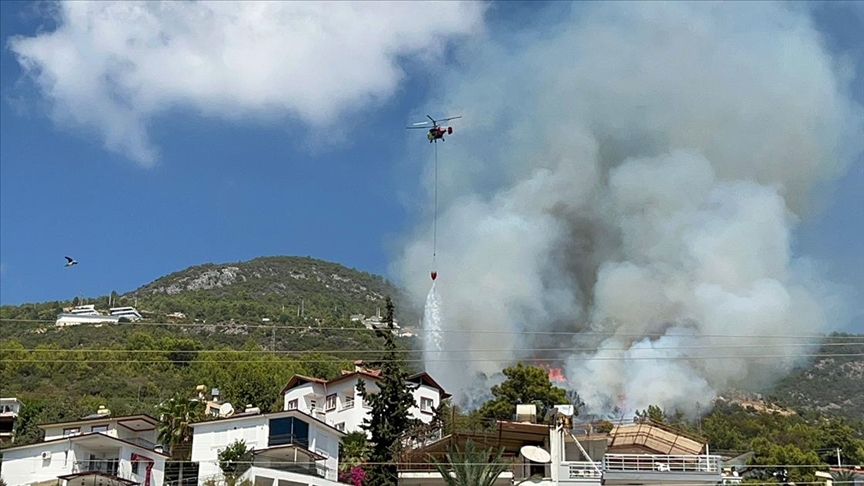 Alanya'da çıkan orman yangını söndürüldü
