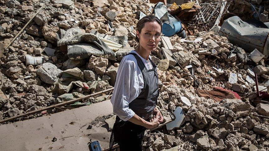 Angelina Jolie arrives in Pakistan to help support flood victims