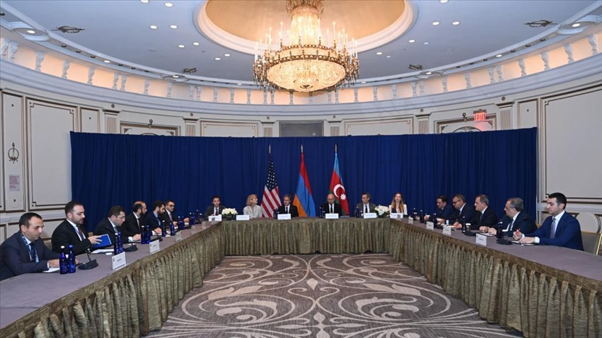 Блинкен призвал Азербайджан и Армению к диалогу