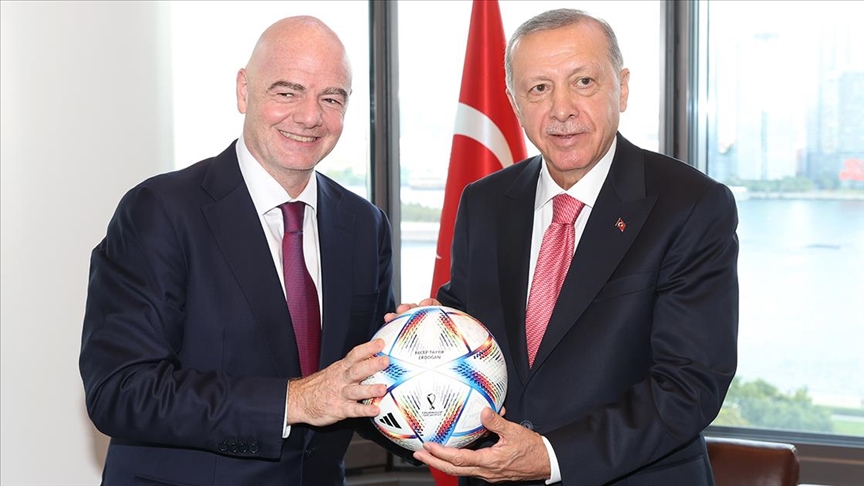 نيويورك.. أردوغان يلتقي رئيس "فيفا" في البيت التركي
