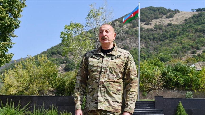 Президент Ильхам Алиев поднял флаг Азербайджана в городе Лачин