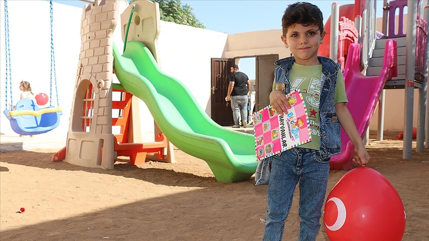 Suriyeli ve Türk yardım dernekleri Rasulayn’da anaokulu açtı