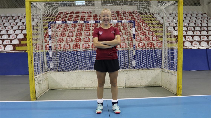 Hokeyci Sinem Yalçın milli formayı 100'den fazla kez giydi