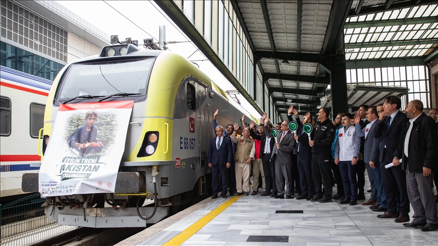 Türkiye’s 'Kindness Trains' sets off with aid for flood-ravaged Pakistan