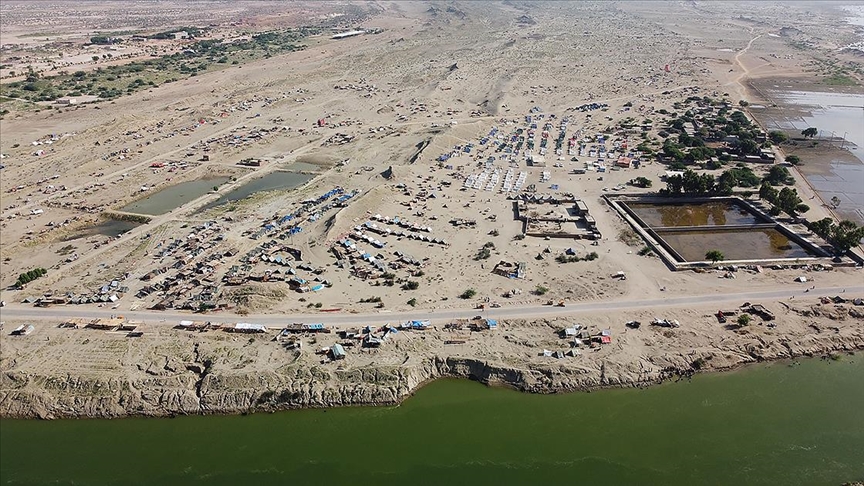 Pakistan'ın Sindh eyaletinde selin yol açtığı hastalıklar sebebiyle 324 kişi öldü