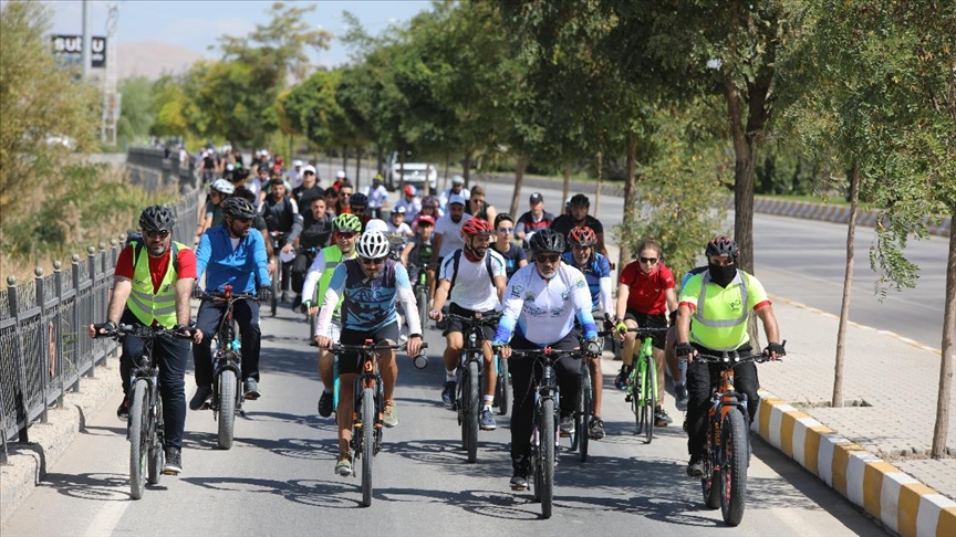 На берегах озера Ван состоялся велофестиваль