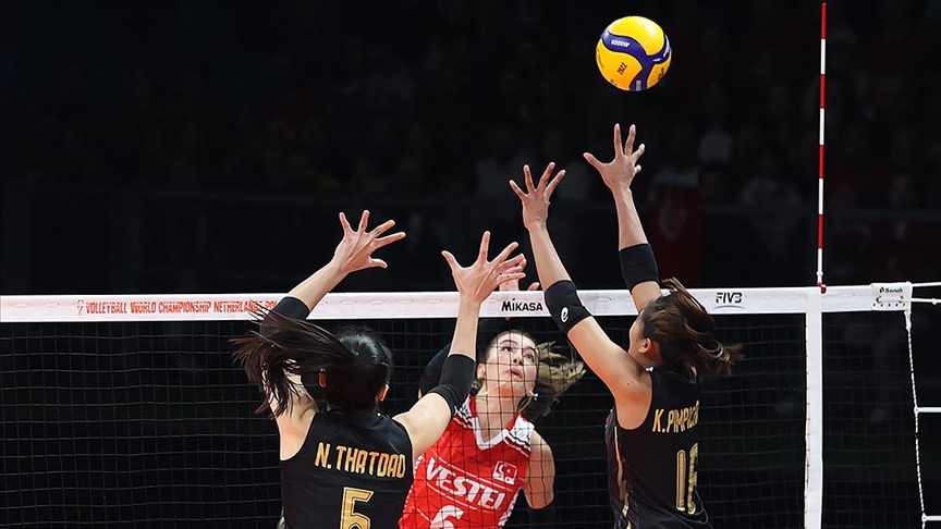 FIVB Dünya Kadınlar Şampiyonası'nın ikinci gününde 6 maç oynandı