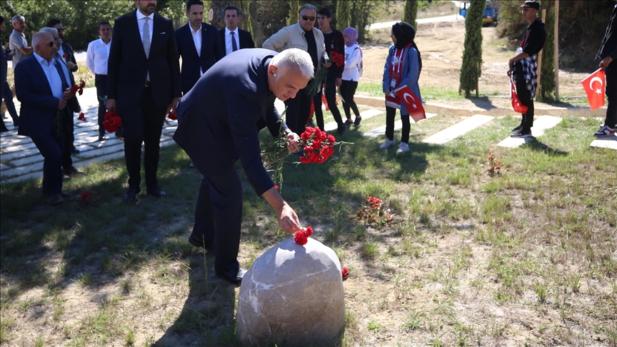 Gelibolu Yarımadası'nda Şahinbey Belediyesince yenilenen 4 şehitlik ziyarete açıldı