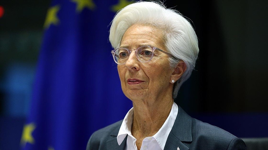 ECB Başkanı Lagarde, enflasyonda risklerin yukarı yönlü olduğunu bildirdi