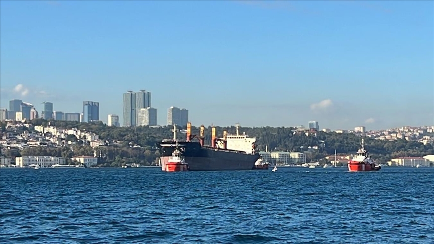 Судоходство у берегов Стамбула приостановлено из-за поломки судна